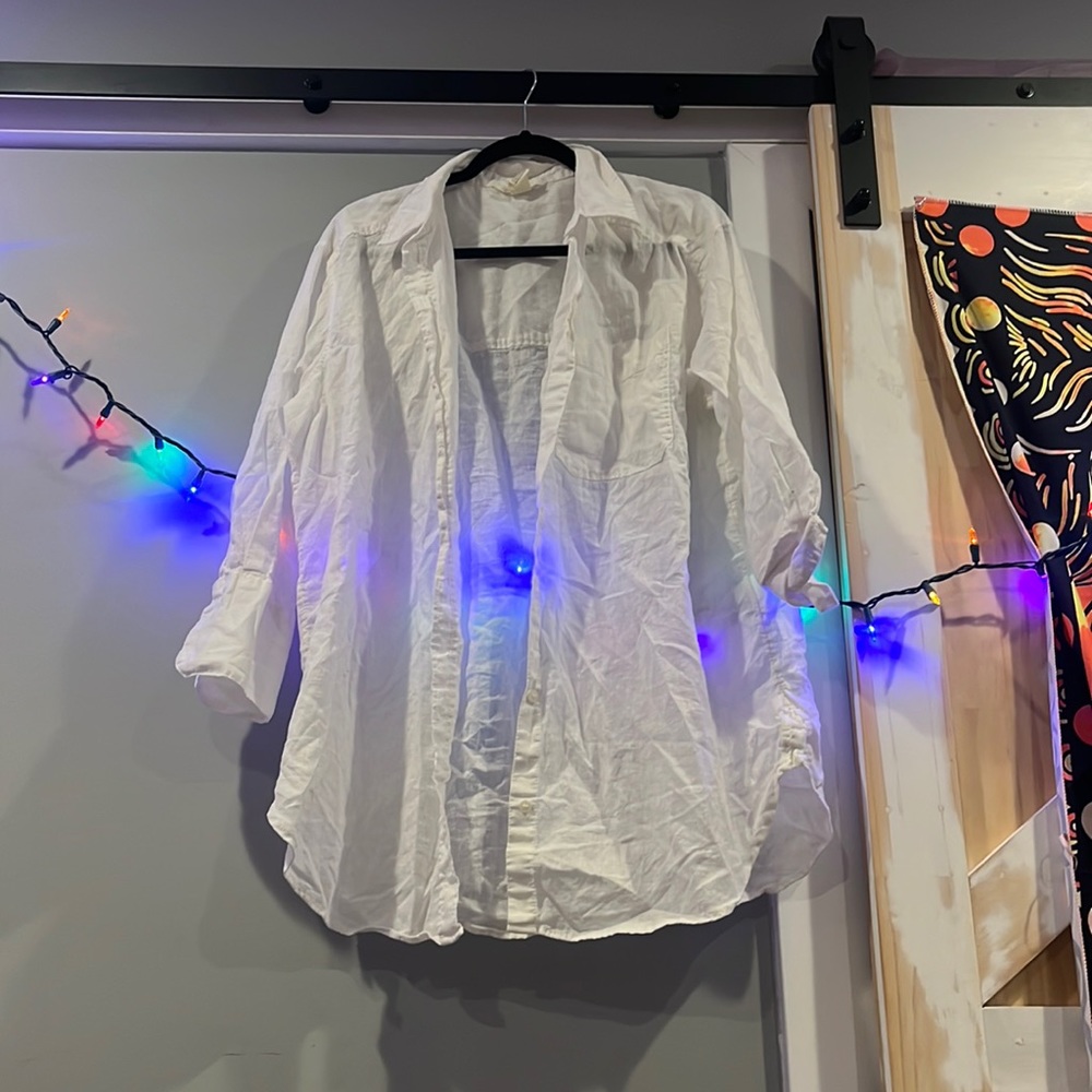 A medium H&M white button down shirt